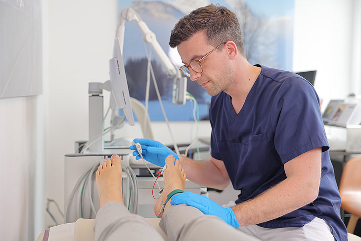 Neurologe Dr. med. univ. Josef Haus  Der &bdquo;Neue&ldquo; in der Orthop&auml;die des Marianowicz Zentrums in M&uuml;nchen